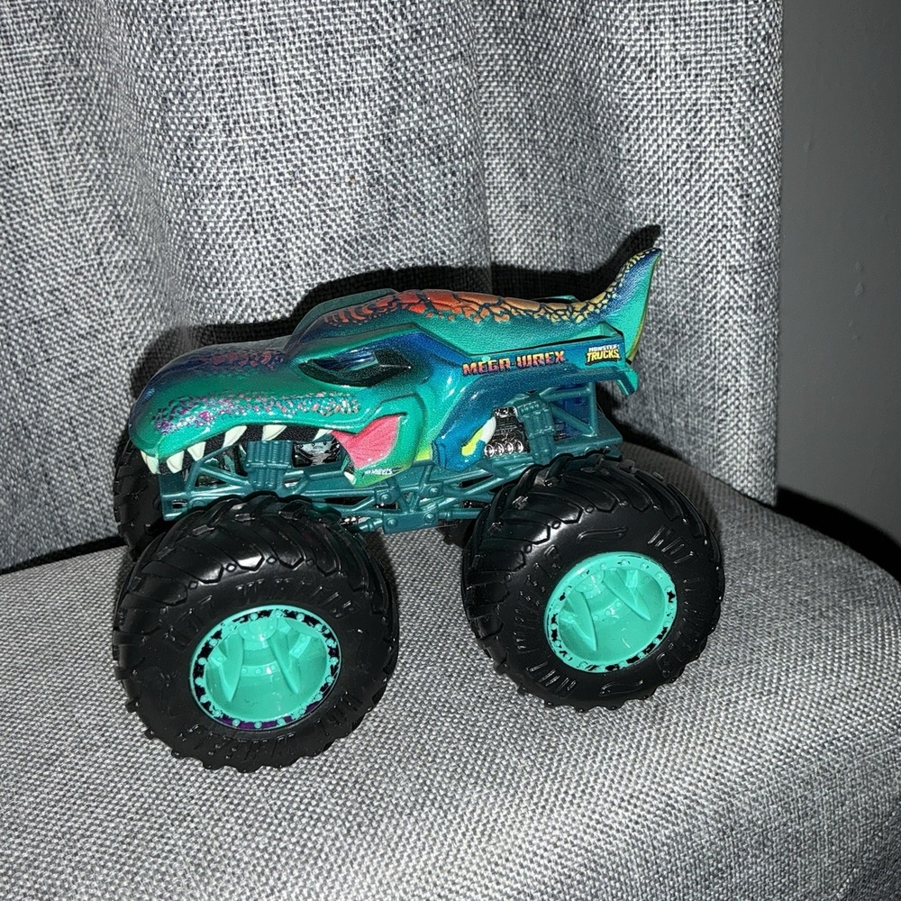 Hot Wheels Monster Trucks Live Attack MEGA WREX 7/7 1:64 Diecast Dinosaur